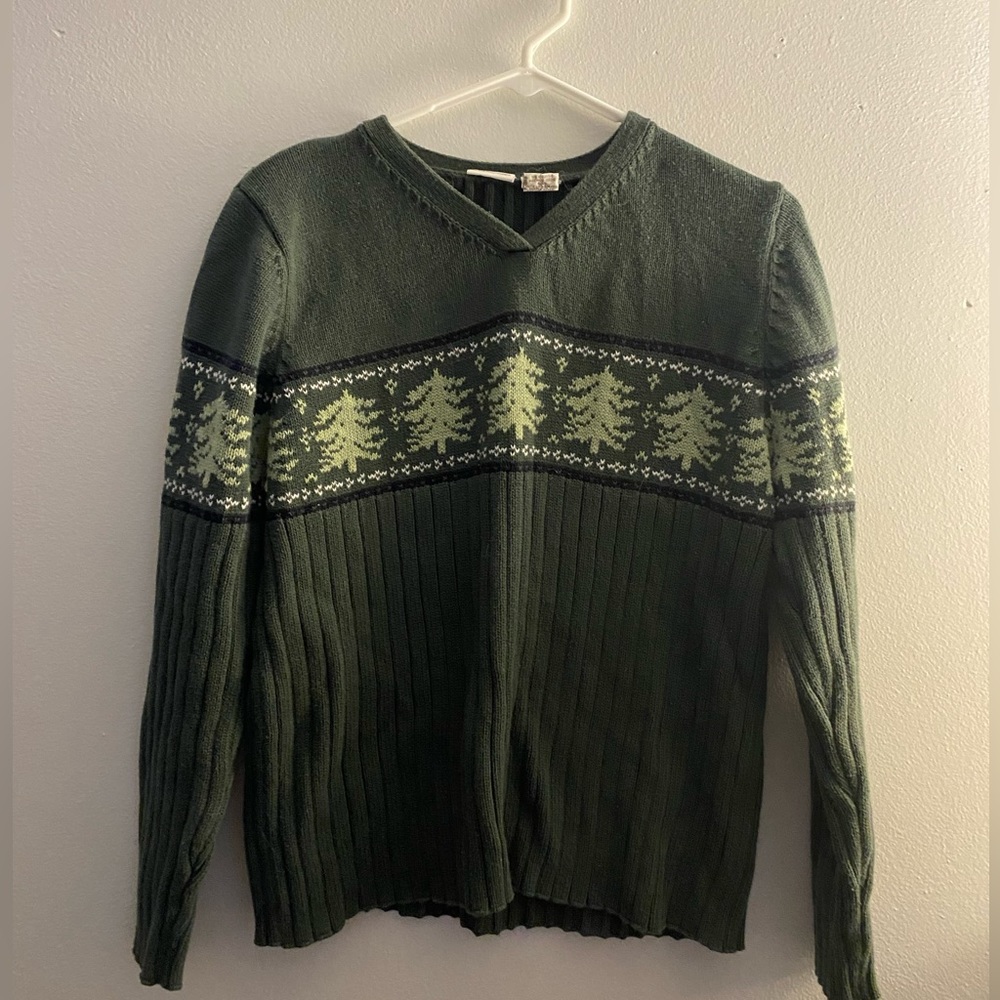 Large green Cherokee sweater with pines